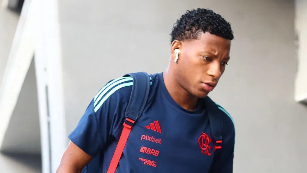 Gonzalo Plata em treino do Flamengo em meio a notícia sobre possível negociação