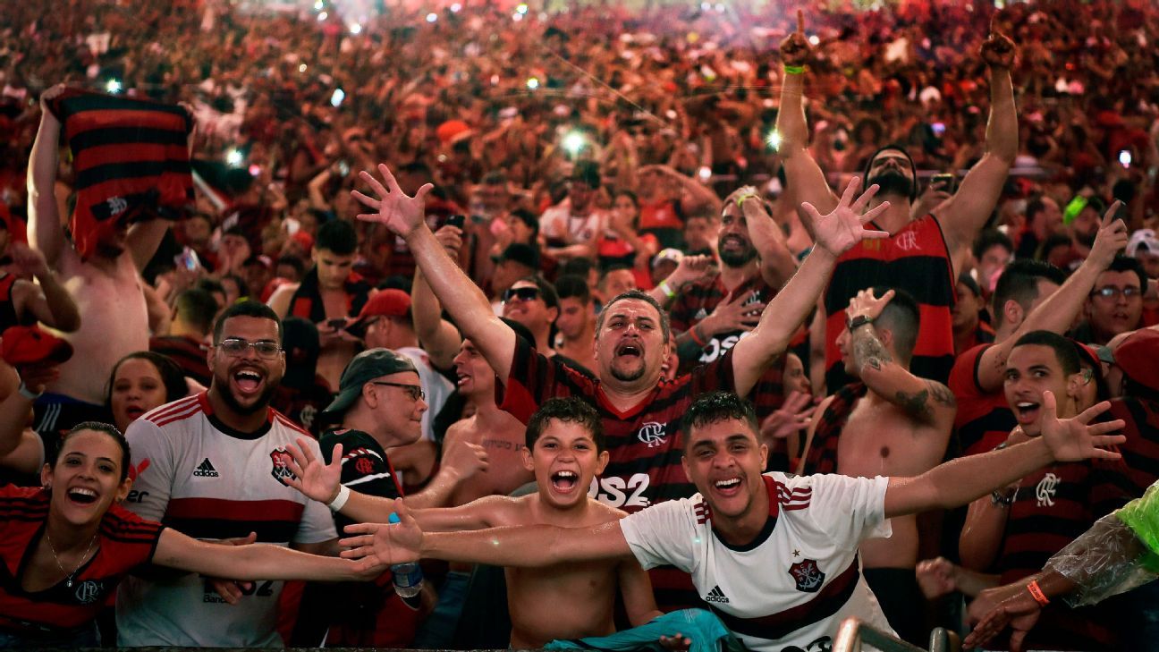 Torcida do Flamengo no Maracanã antes de jogo decisivo